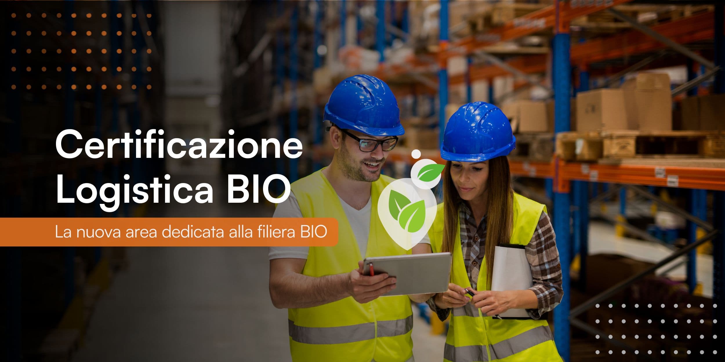 Due tecnici di magazzino esaminano con attenzione le certificazioni bio della merce, confrontandole con la documentazione.